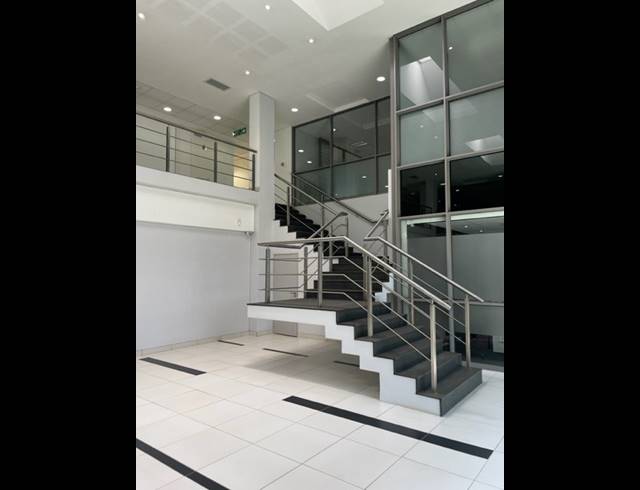 1,250M² OFFICE TO LET IN GLEN MARAIS